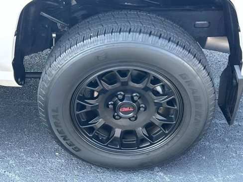 Used 2024 Toyota Tacoma SR5 AWD/4WD image 14