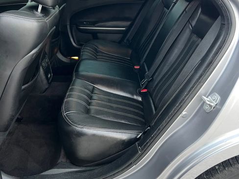 Used 2018 Chrysler 300 S image 9