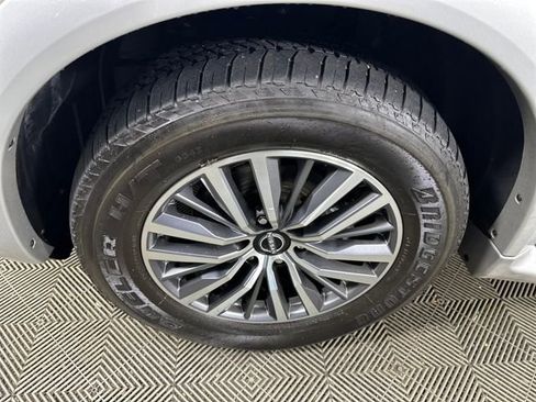 Used 2024 Nissan Armada SL w/ Captain's Chairs Package image 10