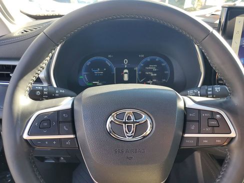 Used 2023 Toyota Highlander Platinum image 23