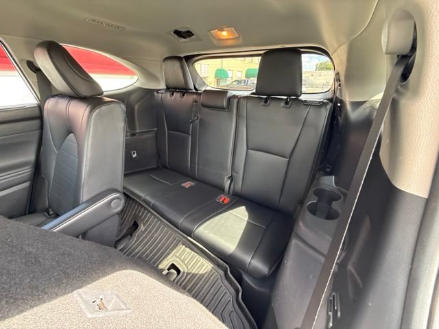 Used 2023 Toyota Highlander XLE FWD image 17