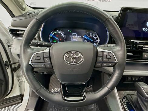 Used 2021 Toyota Highlander Platinum image 11