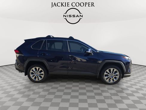 Used 2023 Toyota RAV4 XLE Premium FWD image 4