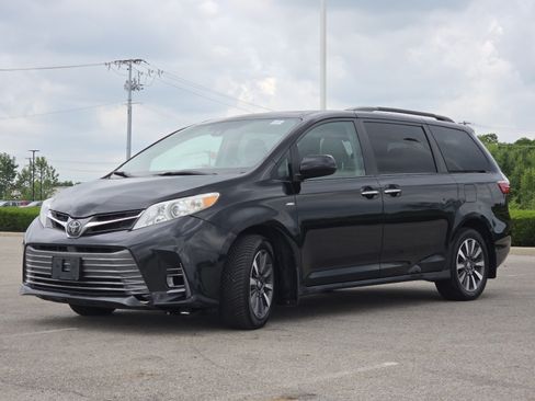 Used 2019 Toyota Sienna XLE w/ XLE Navigation Package AWD/4WD image 13