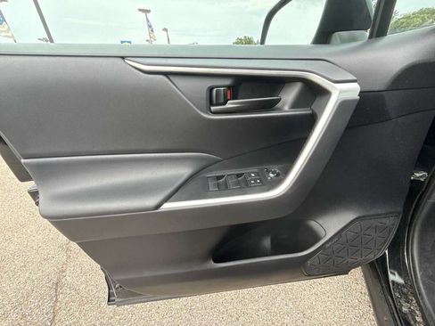 Used 2020 Toyota RAV4 LE w/ Carpet Mat Package FWD image 20