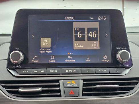 Used 2025 Nissan Altima 2.5 SV FWD image 15