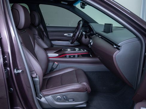 Used 2022 Genesis GV70 2.5T w/ Advanced Package image 11