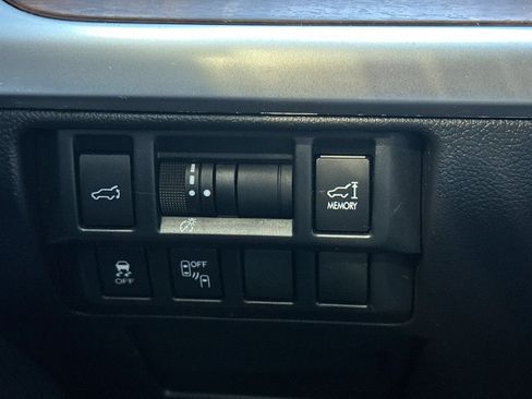 Used 2017 Subaru Outback 2.5i Limited w/ Popular Package #5 AWD/4WD image 32