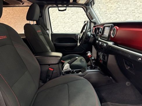 Used 2018 Jeep Wrangler Rubicon w/ Cold Weather Group image 12