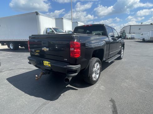 Used 2019 Chevrolet Silverado 2500 LTZ w/ Duramax Plus Package AWD/4WD image 9