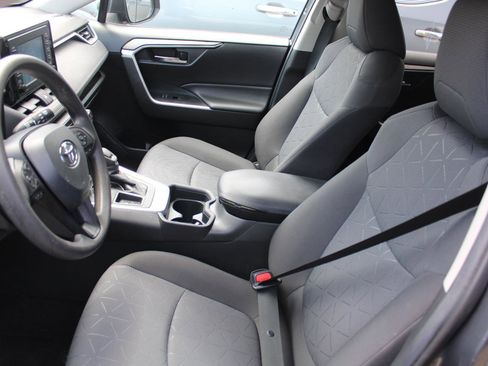 Used 2020 Toyota RAV4 XLE w/ Carpet Mat Package FWD image 8