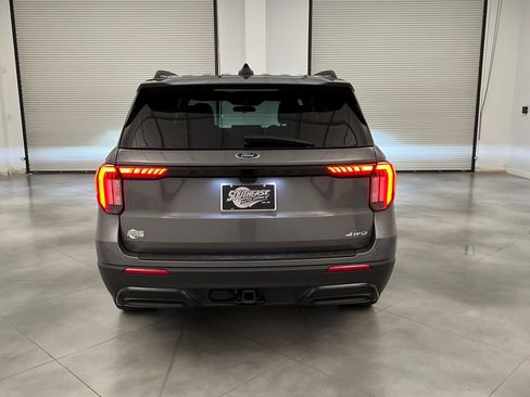 Used 2025 Ford Explorer ST-Line AWD/4WD image 6