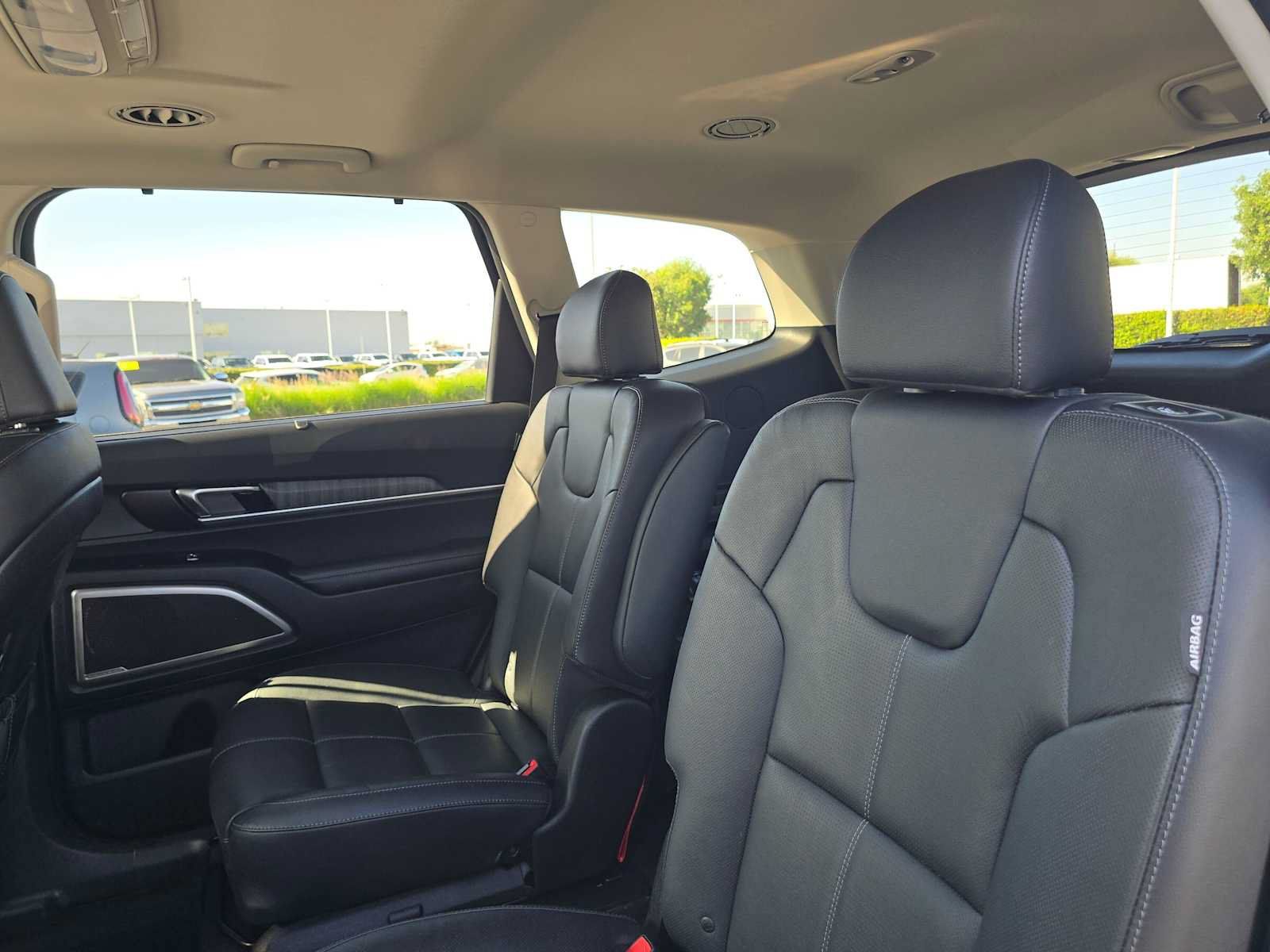 Used 2024 Kia Telluride EX w/ EX Captain's Chair Package FWD image 19