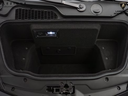 Used 2023 Lamborghini Huracan Tecnica image 9