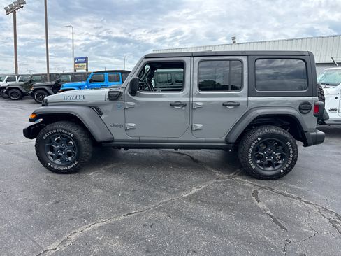 Used 2023 Jeep Wrangler Unlimited w/ Cold Weather Group AWD/4WD image 3