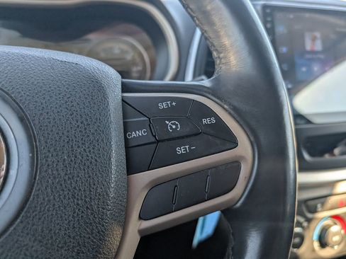 Used 2017 Jeep Cherokee Sport image 14