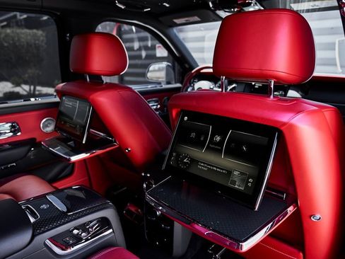Used 2024 Rolls-Royce Cullinan Black Badge w/ Dark Exterior Package AWD/4WD image 44