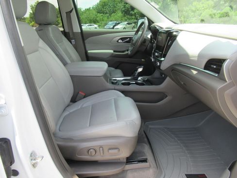Used 2021 Chevrolet Traverse LT w/ LT Premium Package FWD image 10