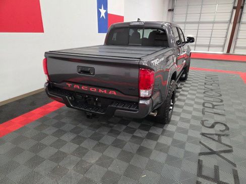 Used 2016 Toyota Tacoma TRD Sport image 19