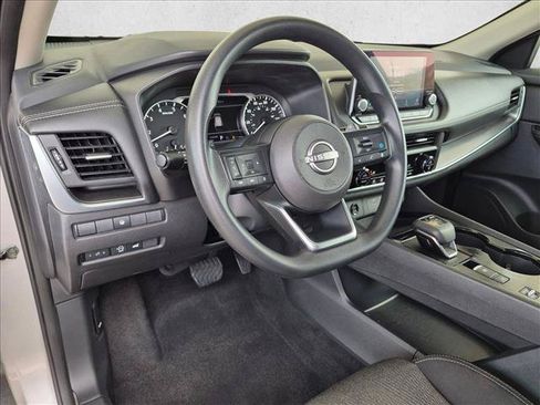Used 2024 Nissan Rogue SV FWD image 10