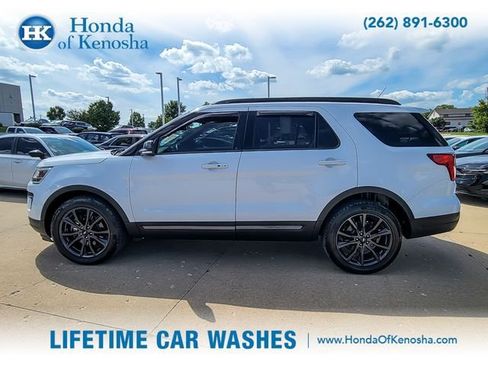 Used 2019 Ford Explorer XLT w/ Equipment Group 202A AWD/4WD image 8