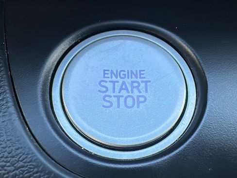 Used 2025 Hyundai Elantra Limited image 23