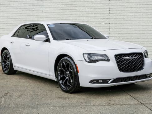 Used 2019 Chrysler 300 S image 5