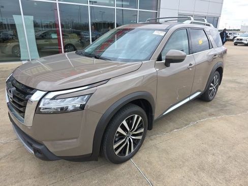 Certified 2024 Nissan Pathfinder Platinum image 7