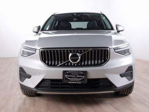 Certified 2025 Volvo XC40 B5 Core image 2