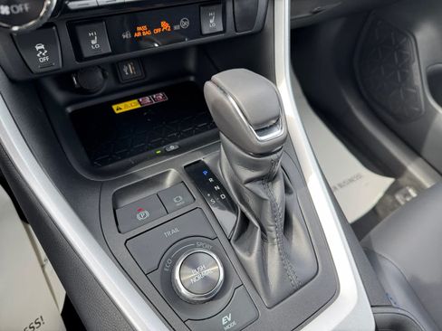 Used 2023 Toyota RAV4 XSE AWD/4WD image 8