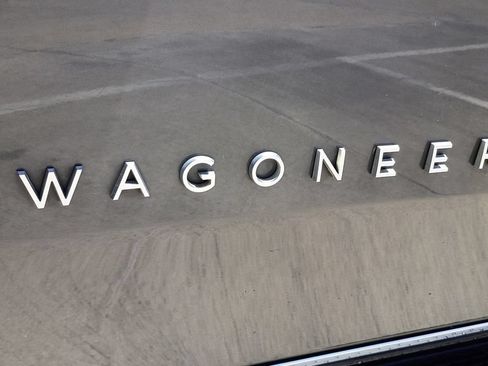 Used 2023 Jeep Wagoneer 4WD w/ Premium Group I image 13