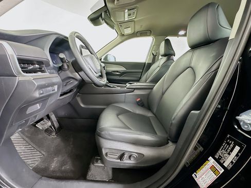 Used 2025 Toyota Grand Highlander AWD image 13