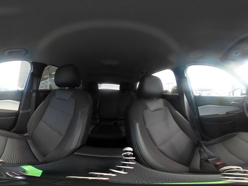 Used 2025 Chevrolet Trax LT FWD image 37