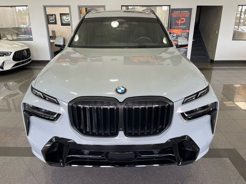 Used 2023 BMW X7 xDrive40i w/ M Sport Package AWD/4WD image 9