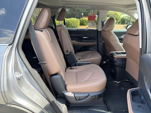 New 2026 Toyota Grand Highlander Platinum image 18