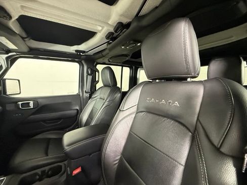 Used 2018 Jeep Wrangler Unlimited Sahara AWD/4WD image 17