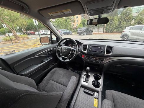 Used 2018 Honda Pilot LX image 30