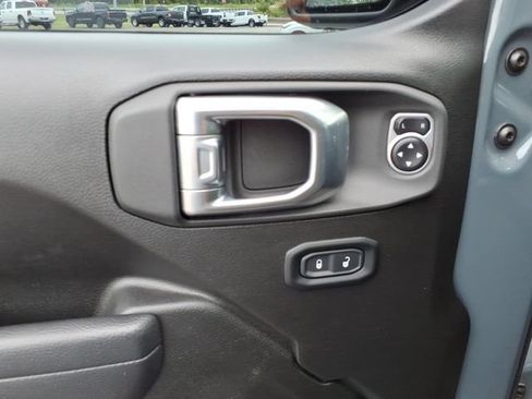 Used 2024 Jeep Wrangler Unlimited Sport AWD/4WD image 3