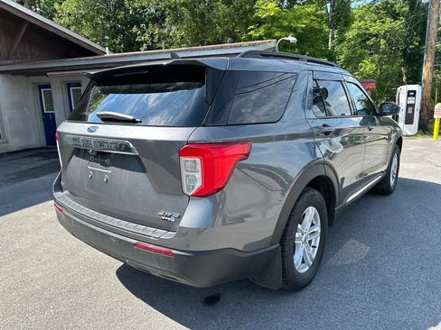 Used 2023 Ford Explorer XLT AWD/4WD image 5