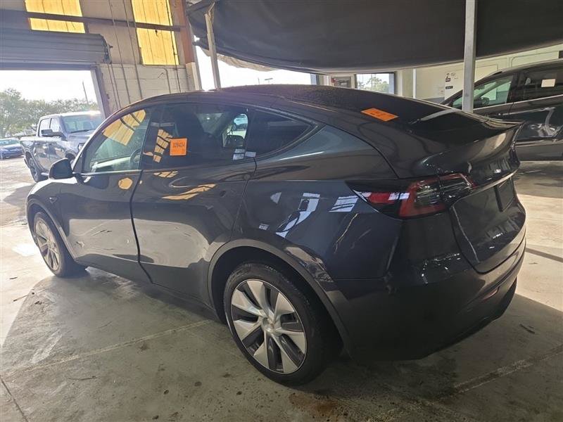 Used 2024 Tesla Model Y Long Range AWD/4WD image 2