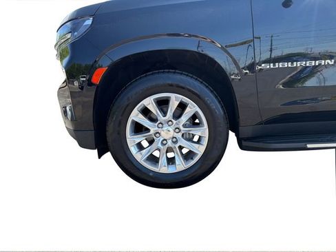 Used 2021 Chevrolet Suburban Premier w/ Premium Package RWD image 30