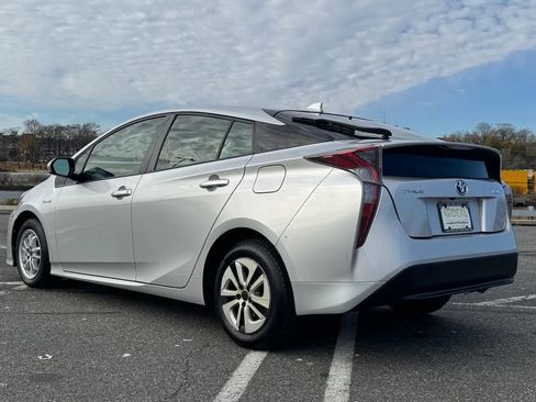 Used 2016 Toyota Prius Three Touring image 4