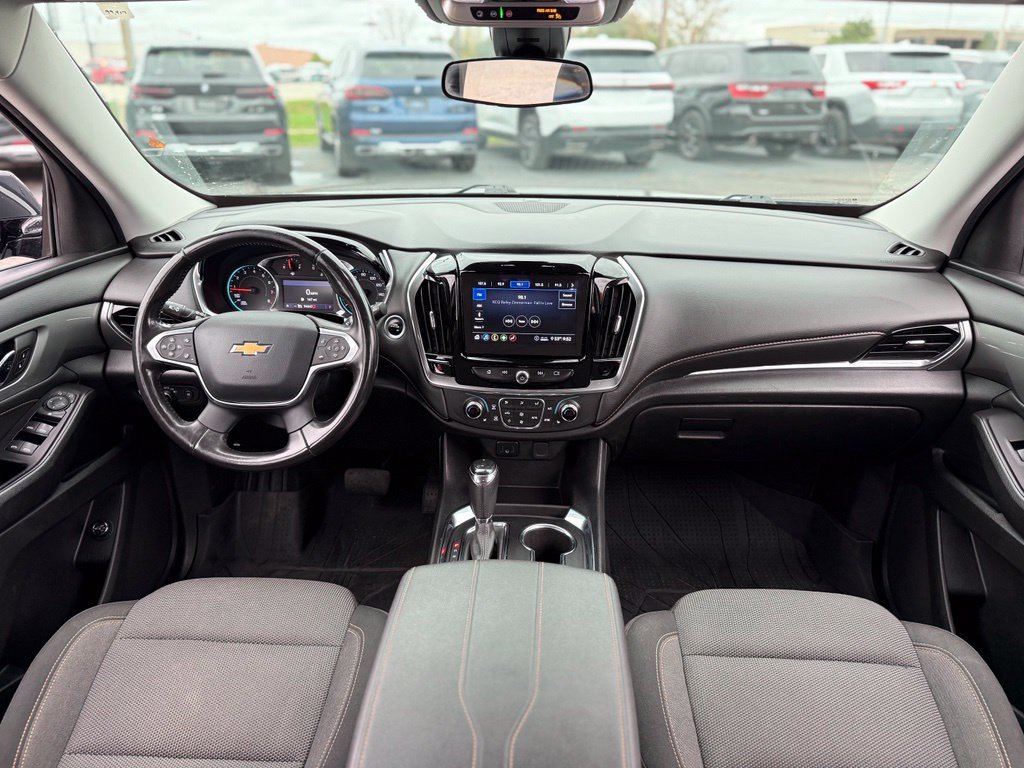 Used 2020 Chevrolet Traverse LT w/ Driver Confidence II Package AWD/4WD image 2