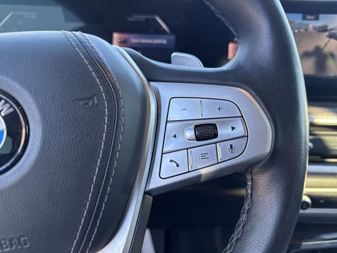 Used 2023 BMW X7 xDrive40i w/ Premium Package image 17