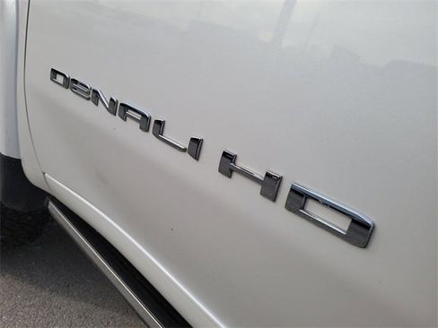 Used 2024 GMC Sierra 2500 Denali Ultimate image 8