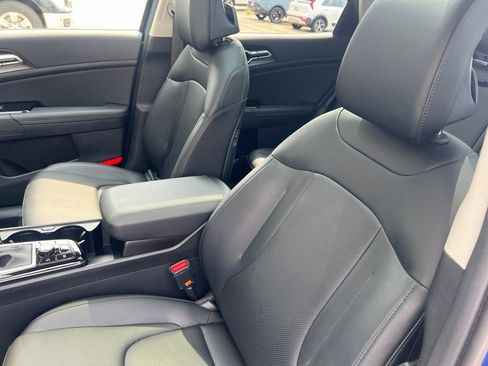 Certified 2025 Kia Sportage EX w/ Premium Package AWD/4WD image 5
