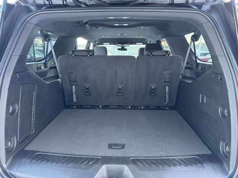 Used 2022 GMC Yukon XL SLE image 9