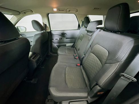 Used 2024 Nissan Pathfinder S image 26