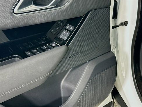 Used 2022 Land Rover Range Rover Velar R-Dynamic S image 21