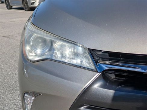 Used 2017 Toyota Camry XLE image 10